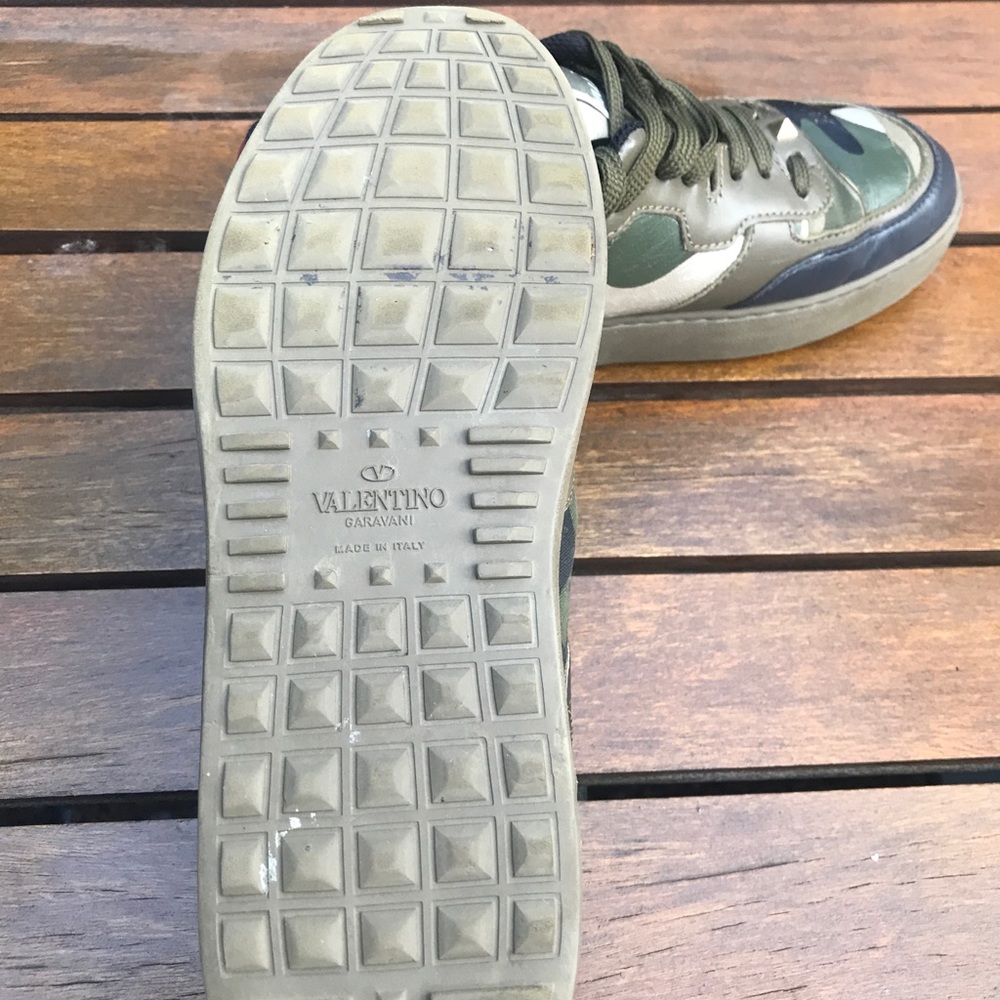 Sneakers - Picture 4 of 6